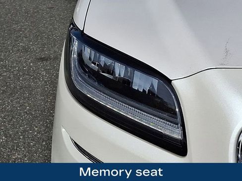 Used 2019 Lincoln Nautilus Reserve image 12