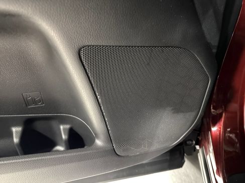 Used 2019 Toyota Highlander XLE w/ Carpet Mat Package (TMS) AWD/4WD image 17