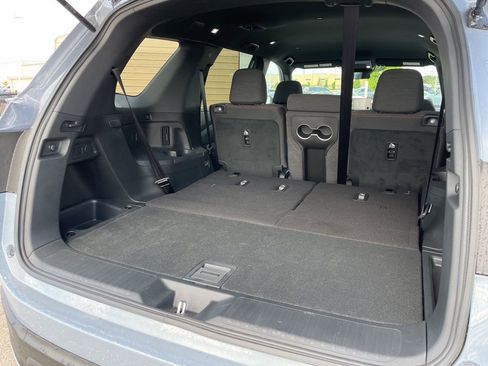 Used 2025 Honda Pilot Sport image 10