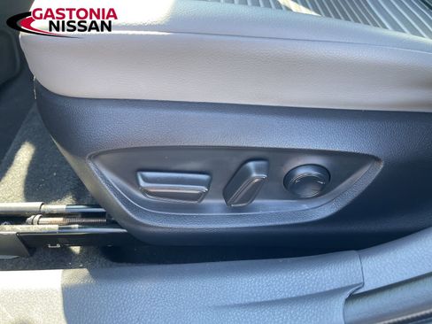 Used 2022 Toyota Camry SE image 26