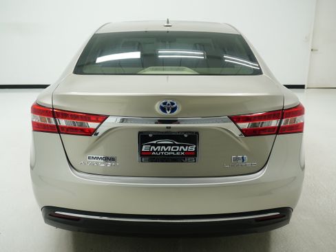 Used 2013 Toyota Avalon Limited w/ Technology Pkg FWD image 5
