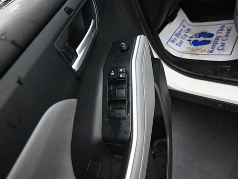 Used 2020 Toyota Highlander XLE image 13