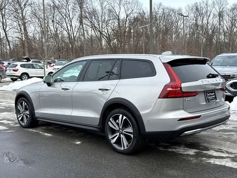 Certified 2025 Volvo V60 B5 Cross Country Plus image 6