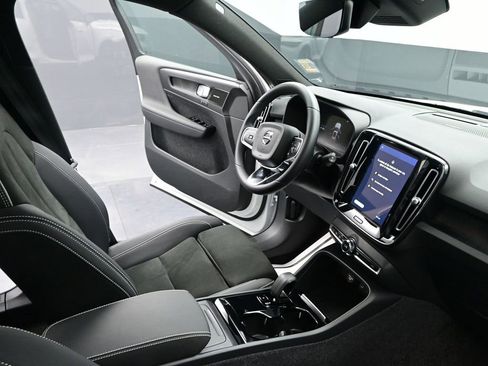 Used 2024 Volvo XC40 Recharge Ultimate w/ Protection Package Premier image 16