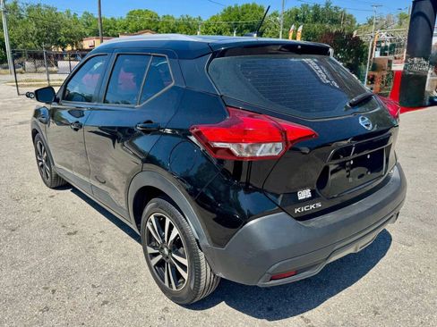 Used 2019 Nissan Kicks SV image 4