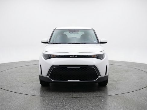 Used 2025 Kia Soul LX w/ LX Technology Package FWD image 2
