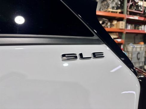 Used 2023 GMC Terrain SLE w/ Driver Convenience Package image 31