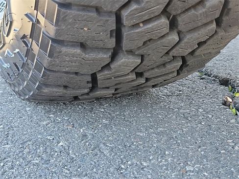 Used 2023 Jeep Gladiator Mojave w/ Cold Weather Group image 32