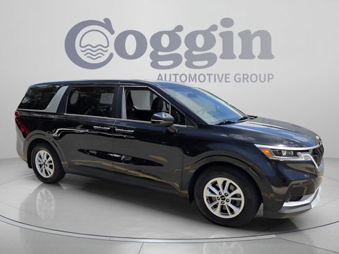 Used 2023 Kia Carnival LX FWD image 7