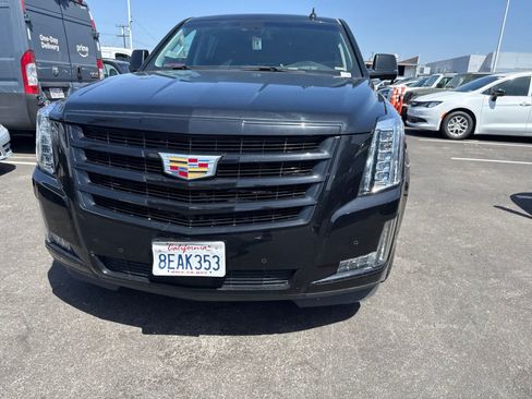 Used 2018 Cadillac Escalade ESV Premium Luxury RWD image 2