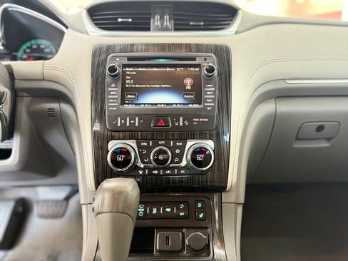 Used 2015 Chevrolet Traverse LTZ image 31