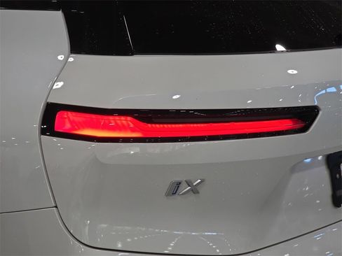 Used 2024 BMW iX xDrive50 w/ Premium Package image 32