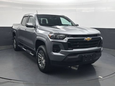 Used 2024 Chevrolet Colorado LT w/ LT Convenience Package II RWD image 2