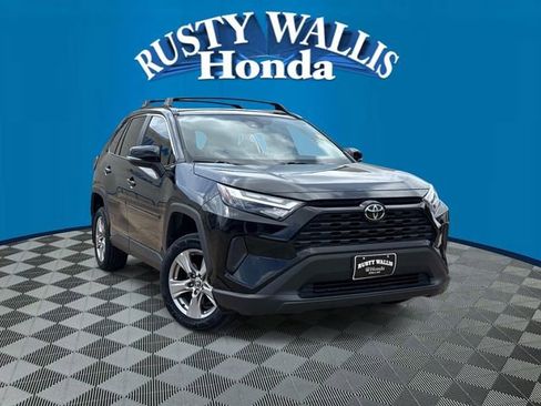 Used 2025 Toyota RAV4 XLE w/ Convenience Package FWD image 1