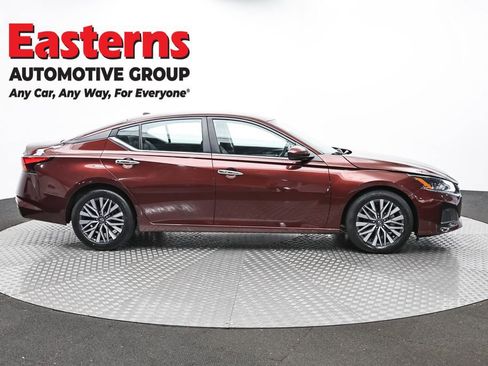 Used 2023 Nissan Altima 2.5 SV FWD image 4