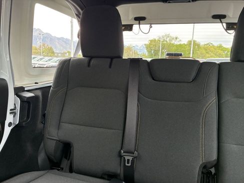 Used 2025 Jeep Wrangler Unlimited Sahara AWD/4WD image 39