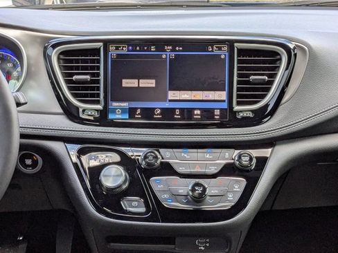 New 2026 Chrysler Pacifica Select FWD image 20