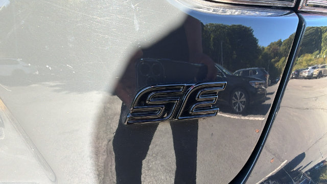 Used 2023 Toyota Corolla SE w/ SE Premium Package FWD image 12