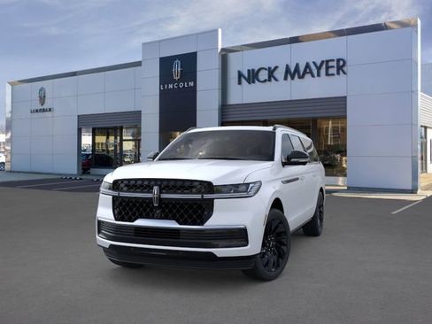 New 2026 Lincoln Navigator L Reserve AWD/4WD image 2