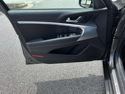 Used 2022 Genesis G70 2.0T RWD image 13