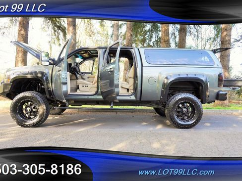 Used 2011 Chevrolet Silverado 2500 LTZ w/ LTZ Plus Package image 29