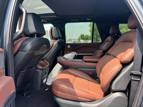 New 2025 Lincoln Navigator L Reserve image 12