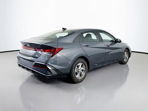 Certified 2024 Hyundai Elantra SE FWD image 6