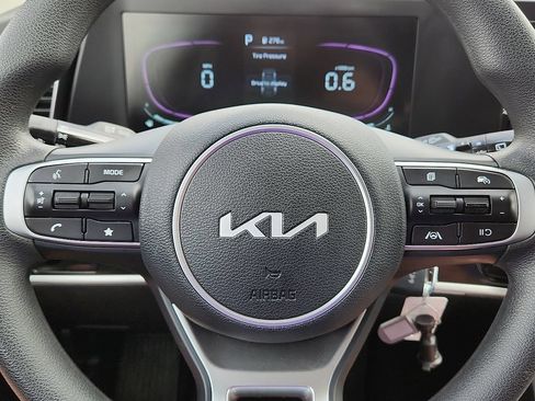 Used 2025 Kia Sportage LX FWD image 12