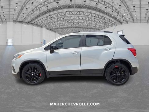 Used 2022 Chevrolet Trax LT w/ Redline Edition image 4