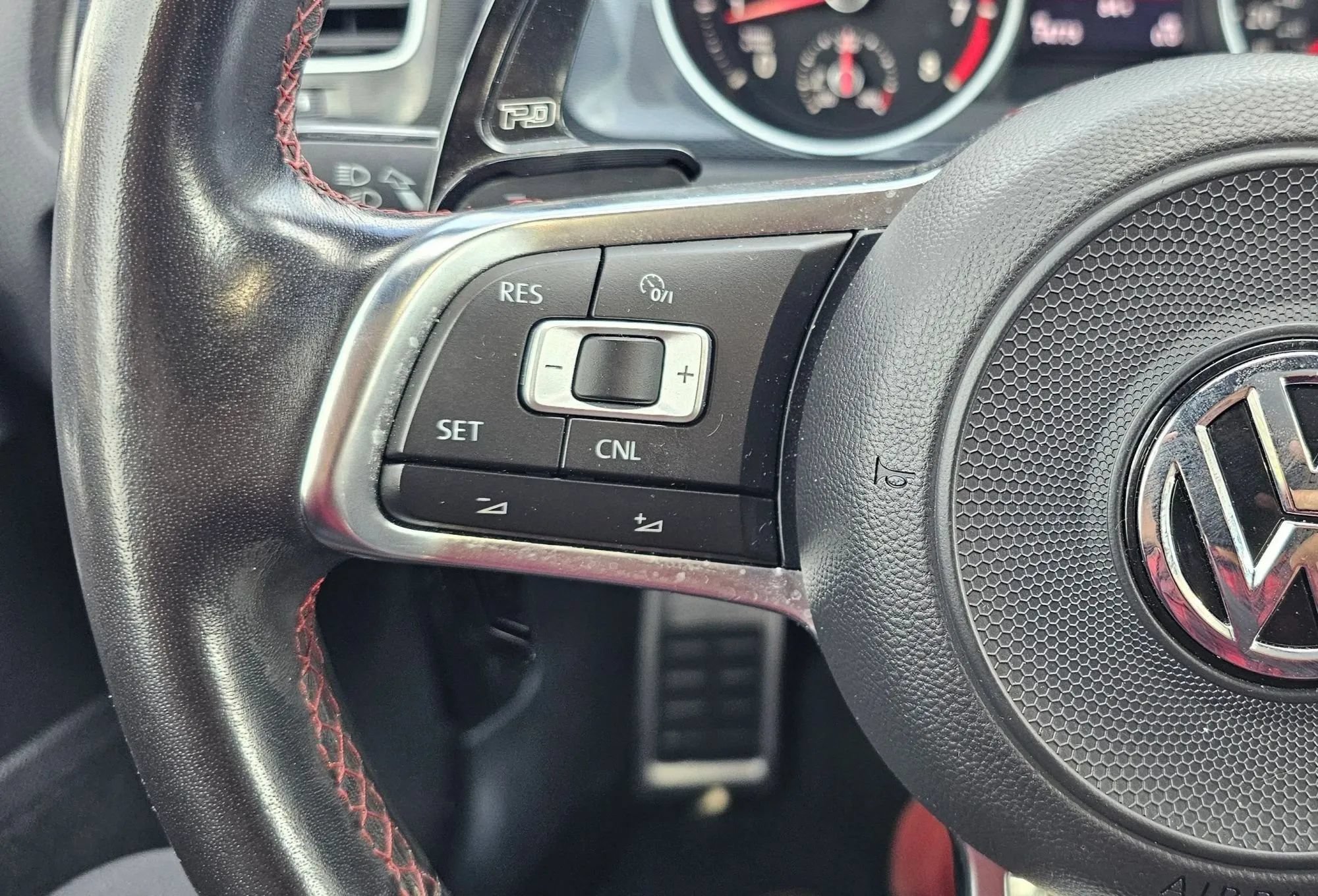 Used 2017 Volkswagen GTI SE FWD image 15