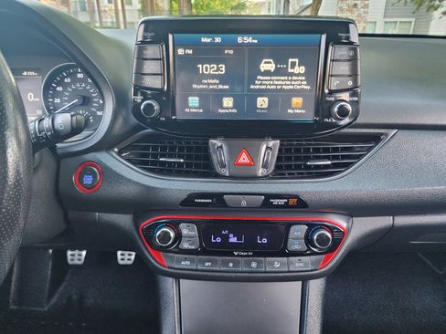 Used 2018 Hyundai Elantra GT Sport image 31