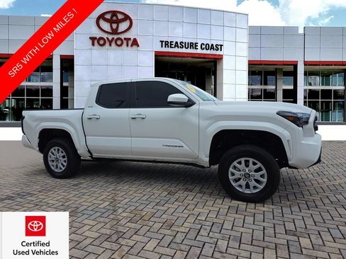 Certified 2025 Toyota Tacoma SR5 AWD/4WD image 1