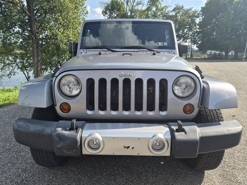 Used 2013 Jeep Wrangler Unlimited Sahara w/ Dual Top Group AWD/4WD image 4