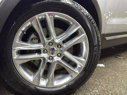 Used 2016 Ford Explorer XLT w/ Equipment Group 202A image 9