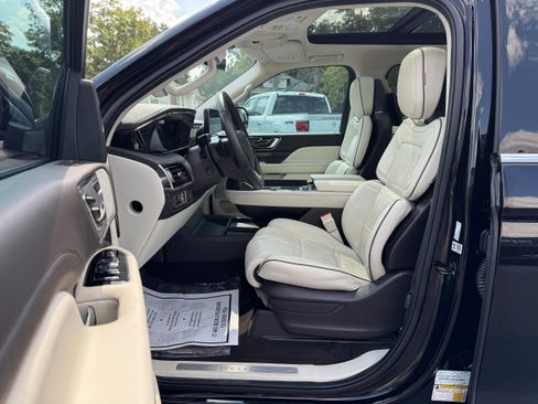 Used 2023 Lincoln Navigator L Black Label image 10
