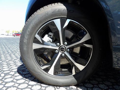 New 2026 Volvo XC60 B5 Core w/ Climate Package image 28