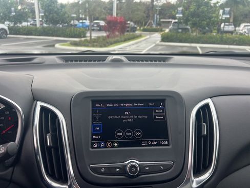 Used 2022 Chevrolet Equinox LT image 25