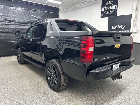 Used 2012 Chevrolet Avalanche LT image 4