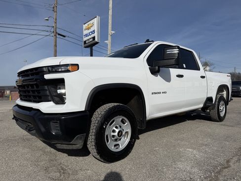 Used 2024 Chevrolet Silverado 2500 W/T image 2