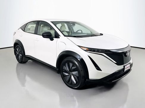 Used 2023 Nissan Ariya AWD image 4