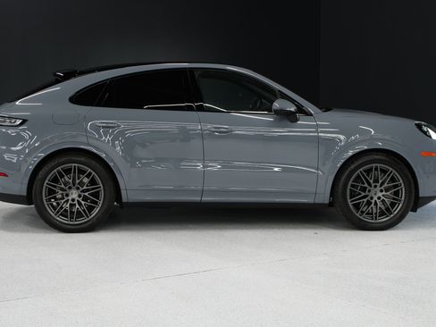 Used 2025 Porsche Cayenne Turbo AWD/4WD image 34