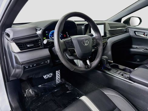 Used 2025 Toyota Camry SE w/ Convenience Package FWD image 23