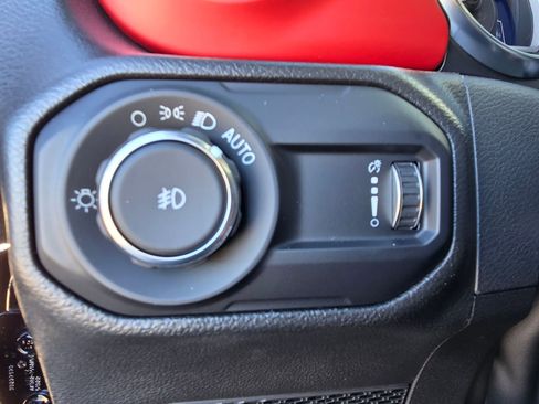 Used 2023 Jeep Wrangler Unlimited Rubicon image 18