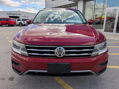 Used 2018 Volkswagen Tiguan SE w/ Panoramic Sunroof Package image 2