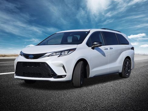 Used 2023 Toyota Sienna XSE FWD image 18