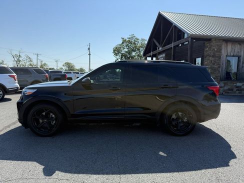 Used 2021 Ford Explorer XLT w/ Equipment Group 202A RWD image 4