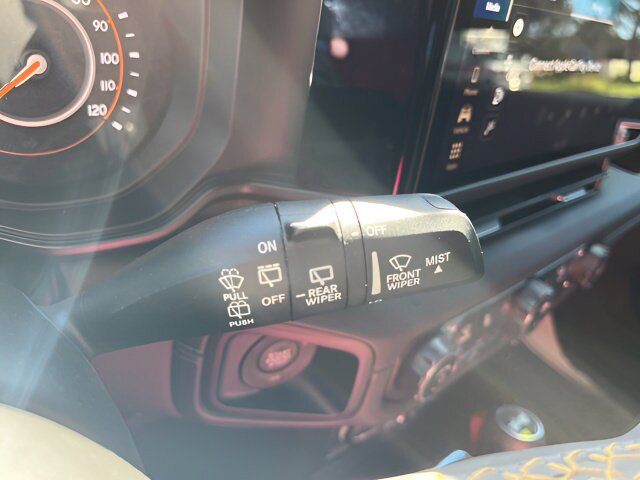 Used 2024 Jeep Wrangler Unlimited Sahara AWD/4WD image 17