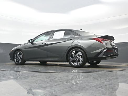 Certified 2025 Hyundai Elantra Limited image 29