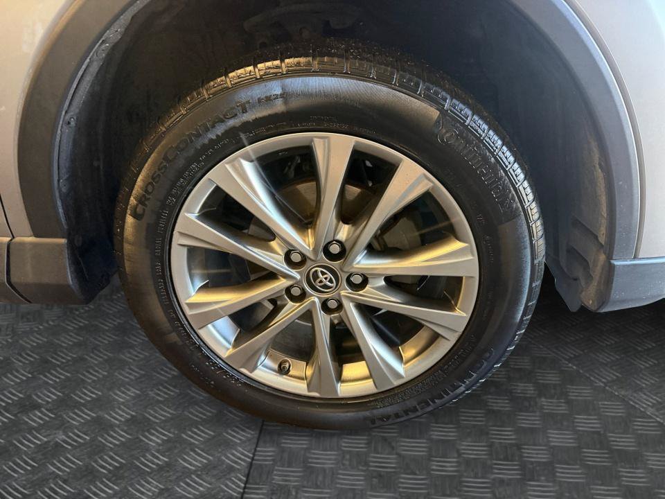 Certified 2017 Toyota RAV4 Limited w/ Carpet Mat Package AWD/4WD image 29