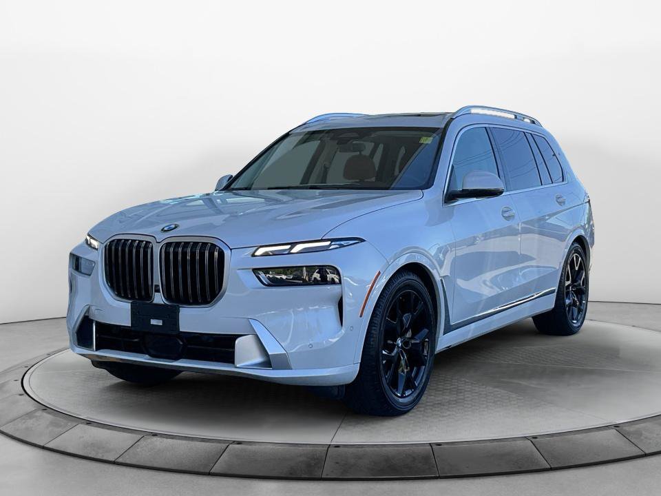 Used 2024 BMW X7 xDrive40i w/ Premium Package AWD/4WD image 3